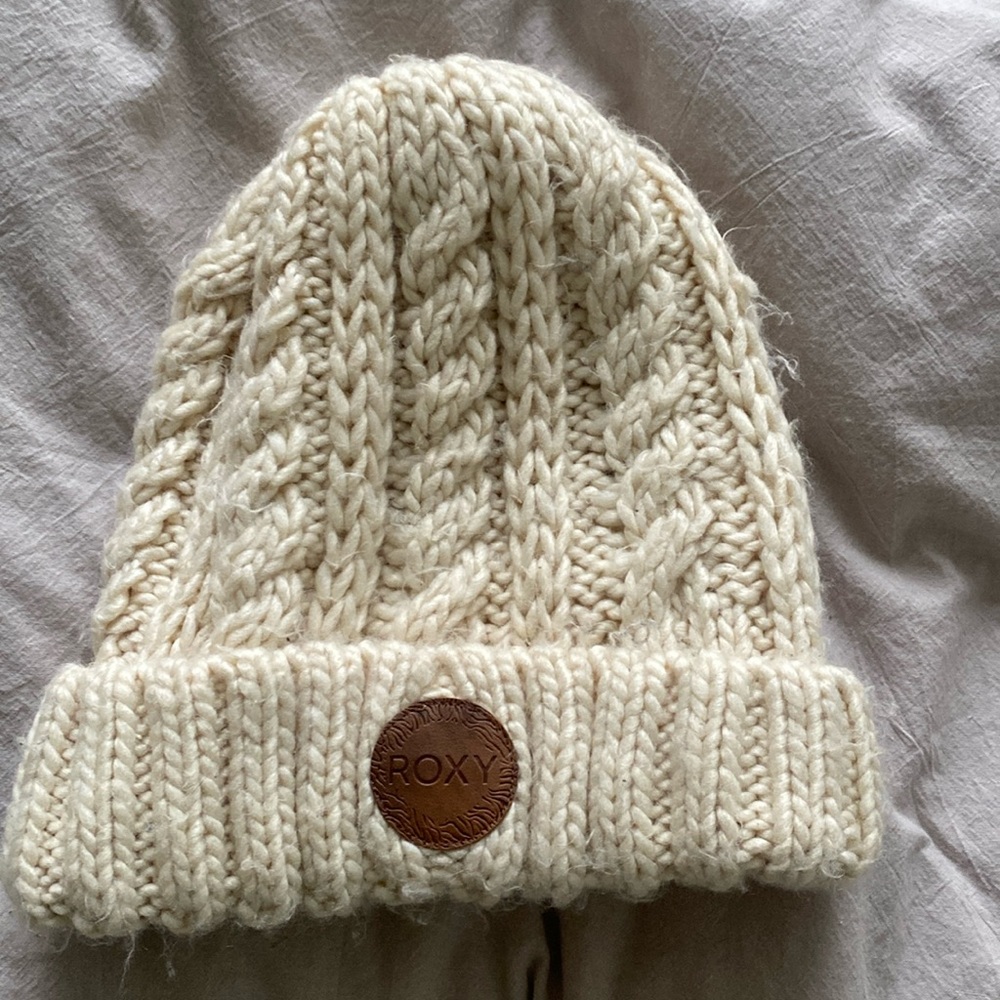 Roxy tan/beige beanie - great condition like new worn 2-3x